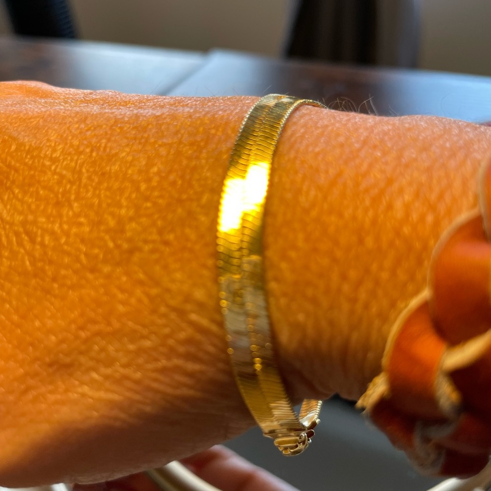 Gold tone herringbone thick bracelet 7.75”